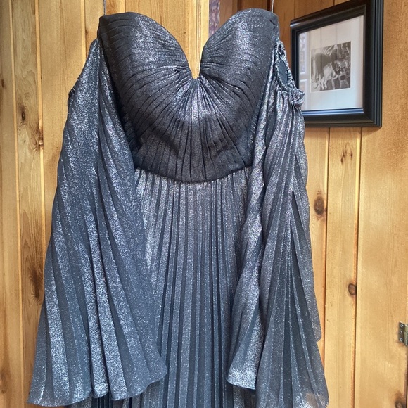 Brand new never worn Zac Posen metallic evening gown .  perfect for weddings! - Picture 1 of 8